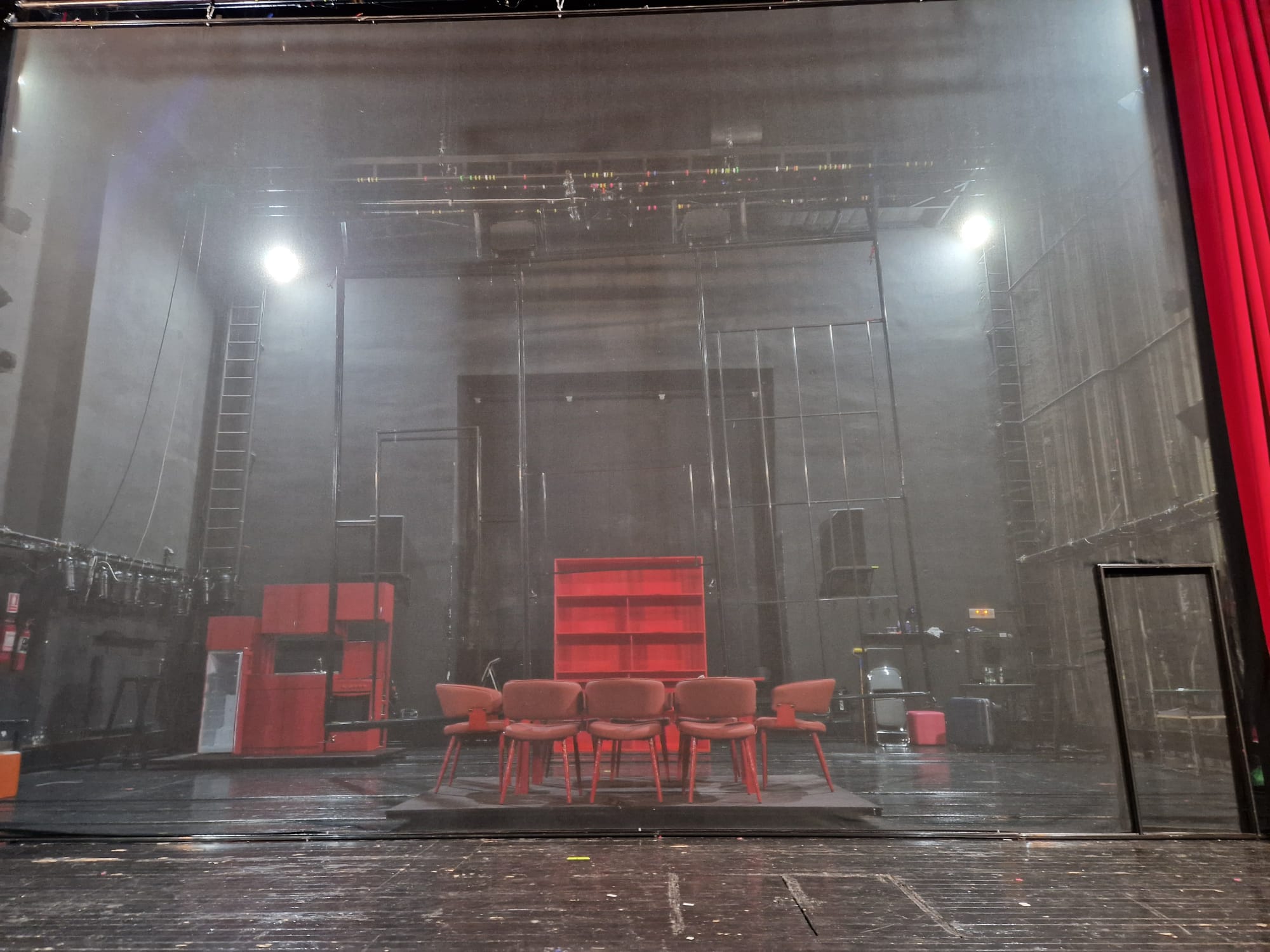 Teatrul Tineretului Piatra Neamt-tul cu decupaj-2