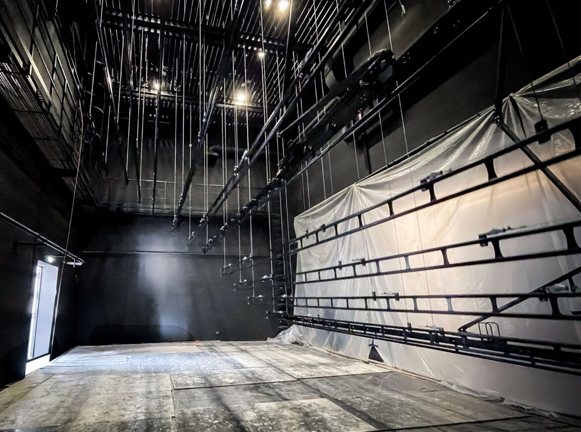 stangi-teatrul-de-stat-constanta