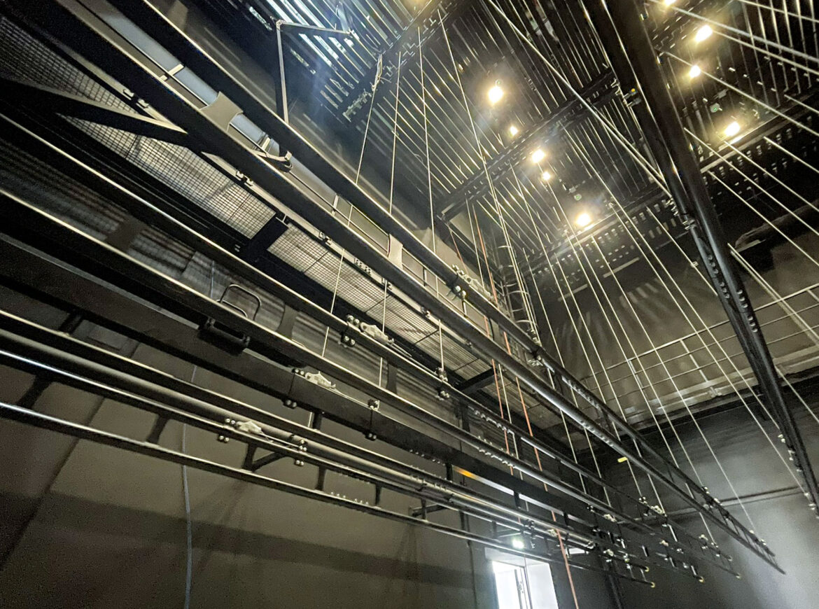 stangi-teatrul-de-stat-constanta-3