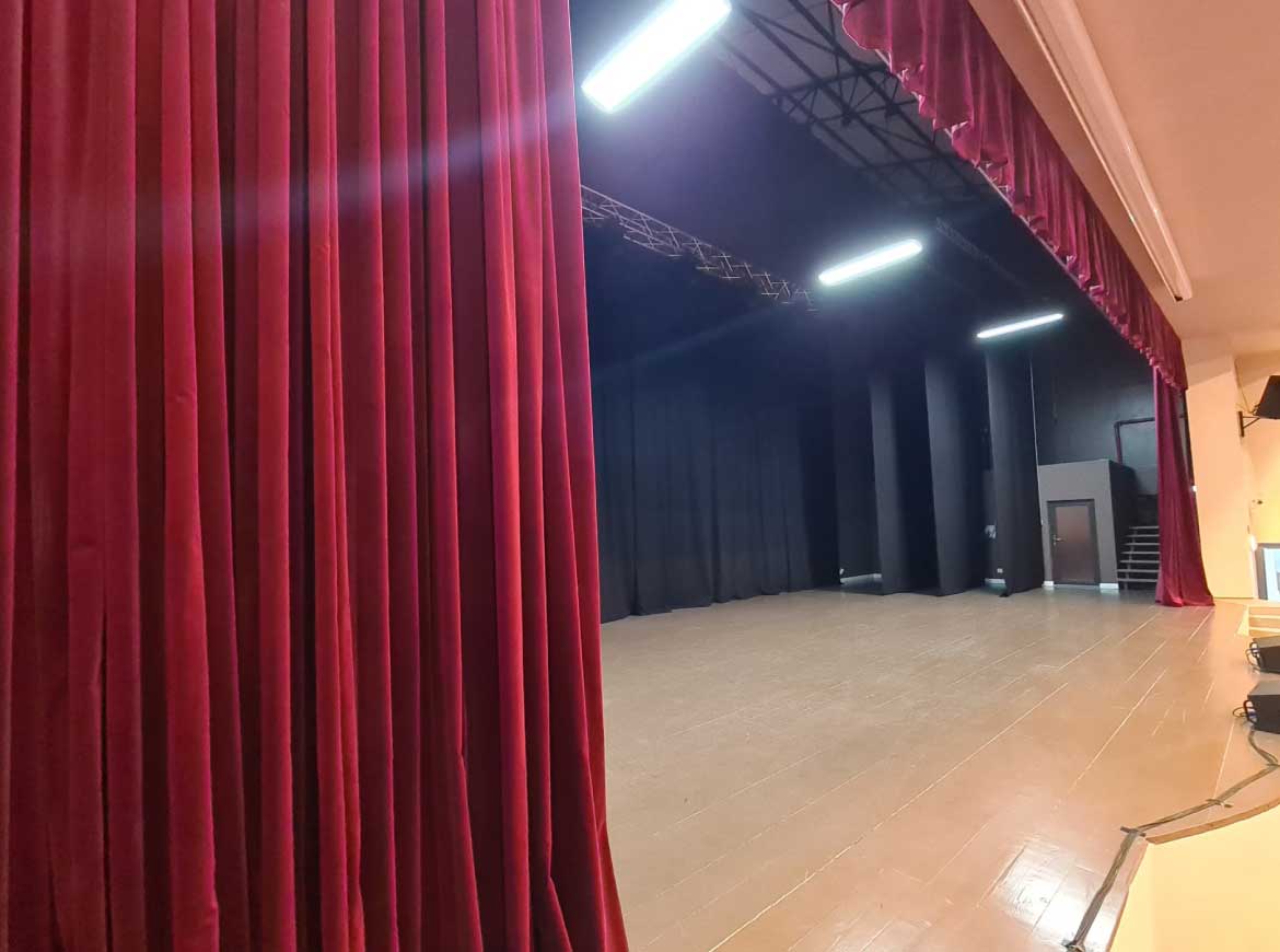 stage-shop-casa-de-cultura-geoerge-bologan-cortina